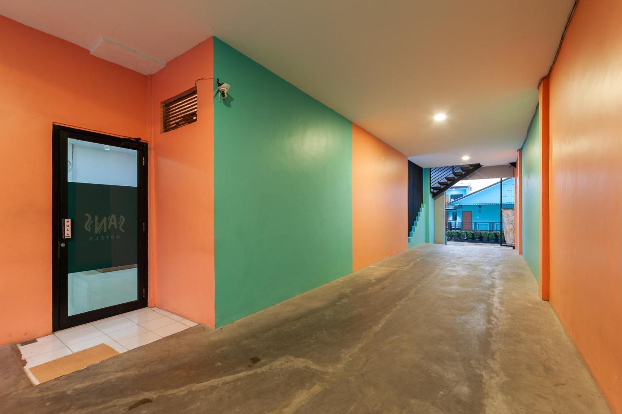 Sans Hotel Suryakencana Bogor Exterior photo